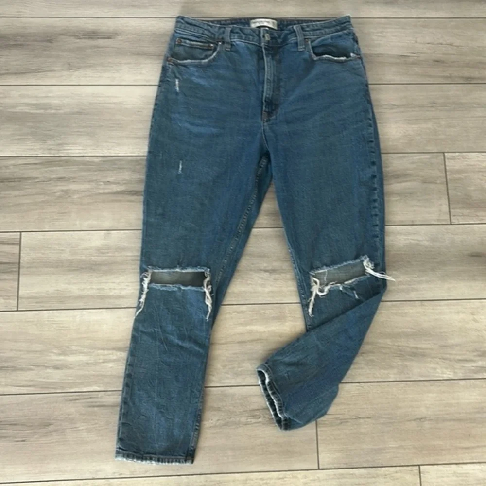 Abercrombie The Skinny High Rise jeans size 31 busted knee